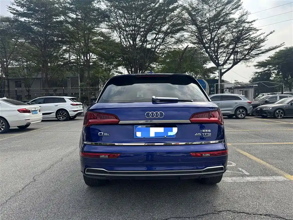 Photo 5 - Audi Q5L