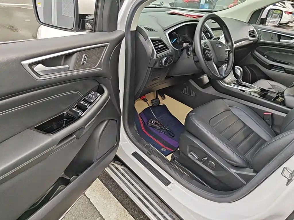 Фото 16 - Ford Edge