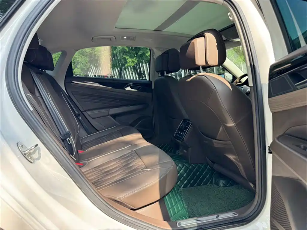 Volkswagen Passat 2019 Model 330TSI Luxury Edition China V фото 15