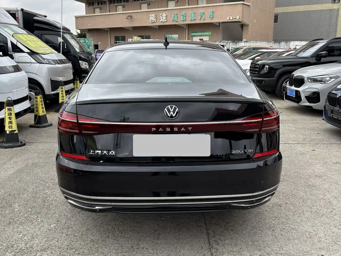 Volkswagen Passat 2025 Outstanding 380TSI Starlight Dragon Soaring Edition фото 5