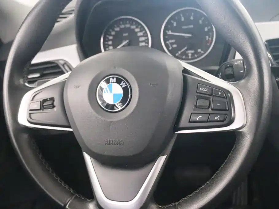 Фото 6 - BMW X1