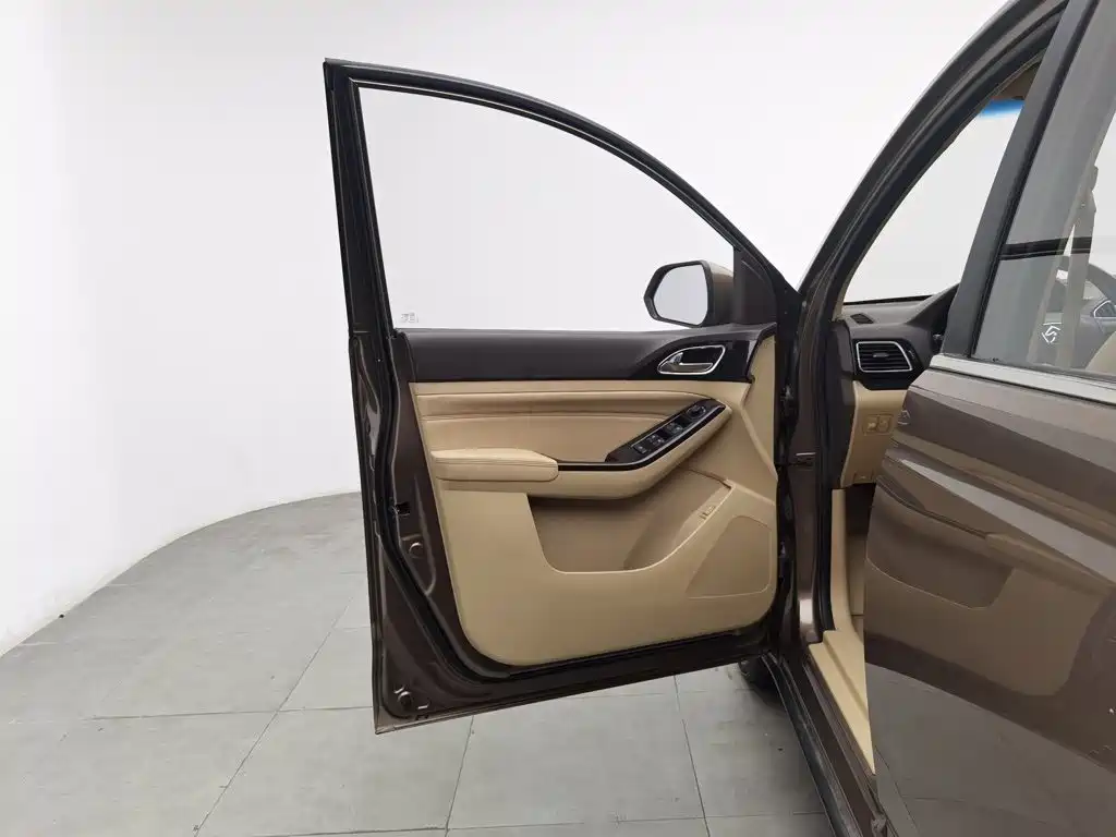 Baojun 730 2015 2014 1.5L Manual Comfort ESP Edition 7-Seater