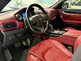 Photo 5 - Maserati Levante