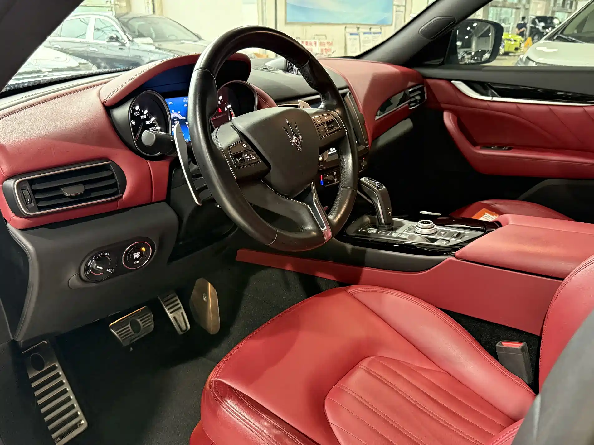 Photo 5 - Maserati Levante
