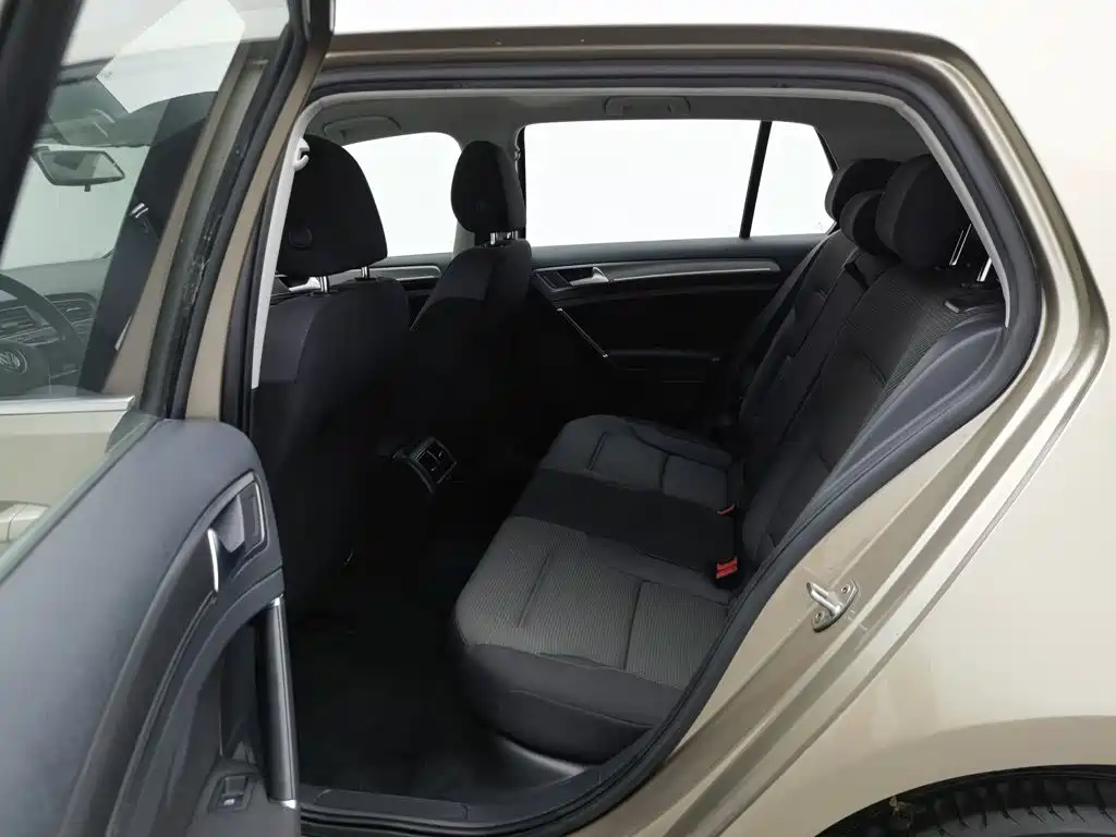 Photo 15 - Volkswagen Golf