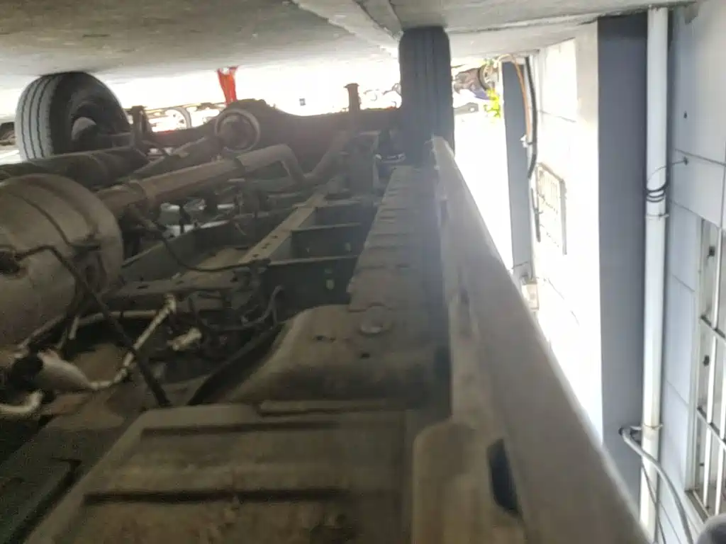 Jiangling JMC Fushun 2025 2025 Model 2.0T 8AT Diesel Medium Wheelbase Medium-High Roof Commercial Multi-purpose Vehicle 7 Seater