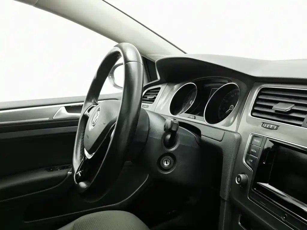 Photo 22 - Volkswagen Golf