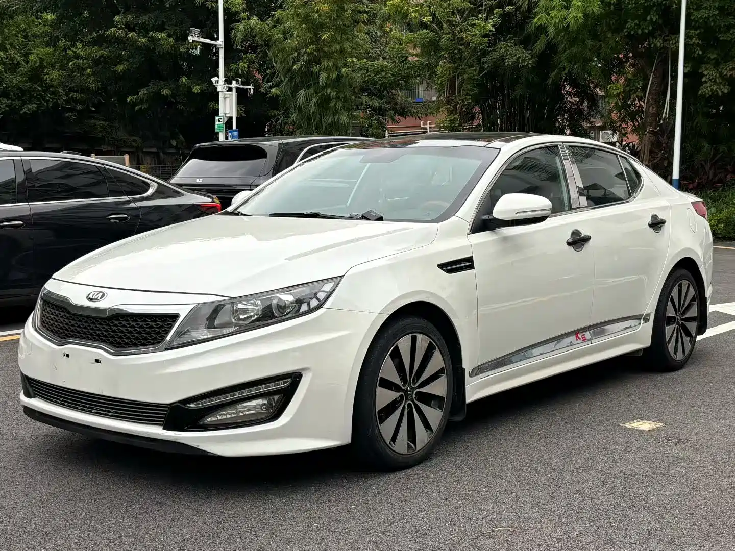 Photo 1 - Kia K5