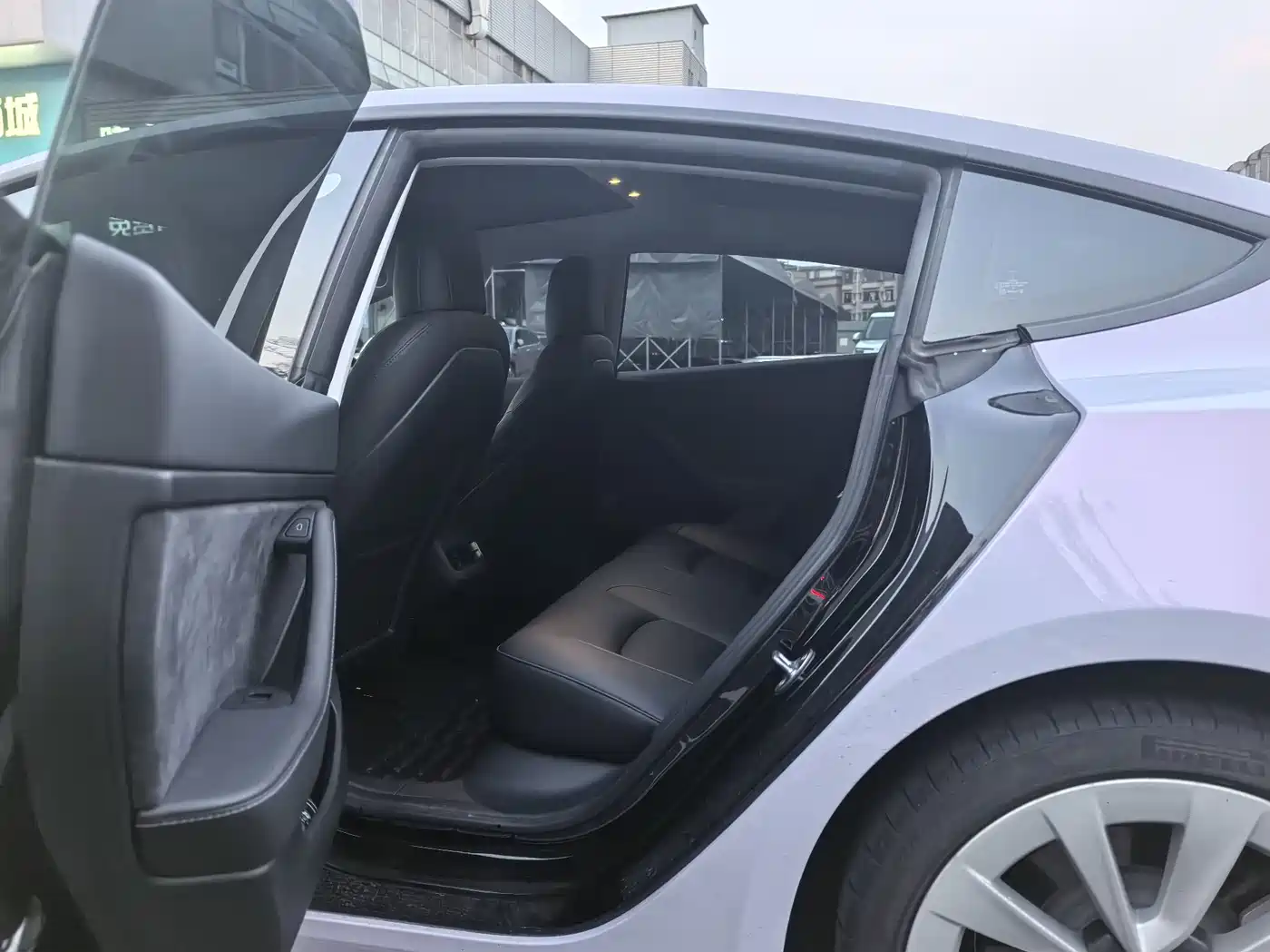 Фото 13 - Tesla Model 3