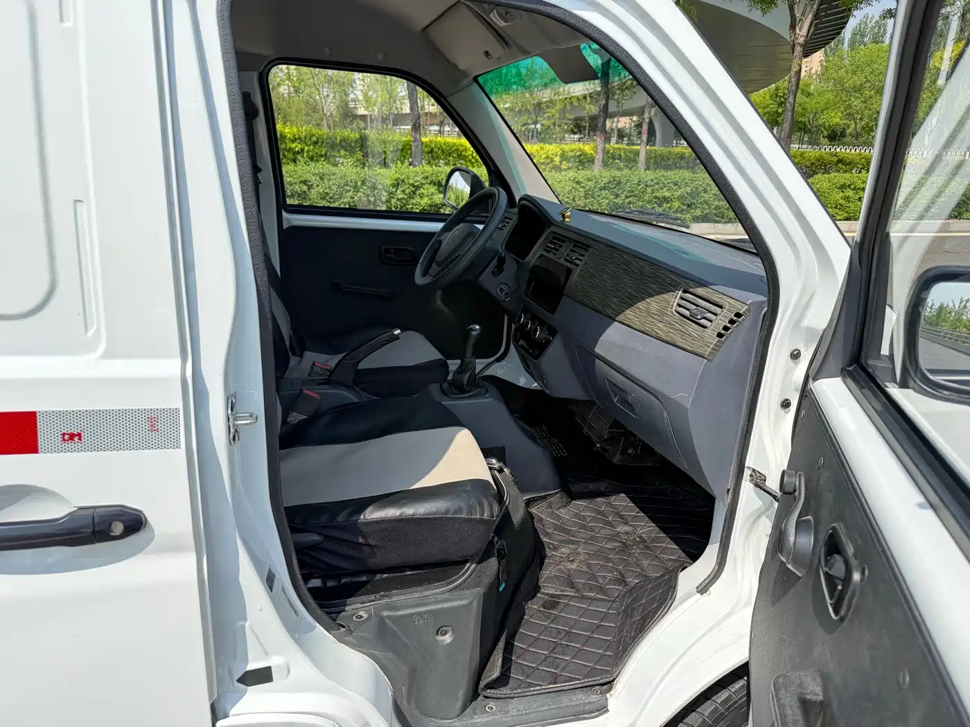 Jinbei Little Sea Lion X30 2025 2023 1.5L Super Comfort Van 2/5 Seats Non-AC SWC15M