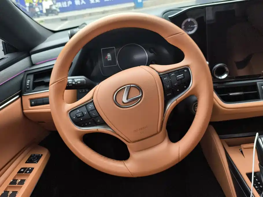 Lexus ES 2026 2025 200 Ultimate Edition