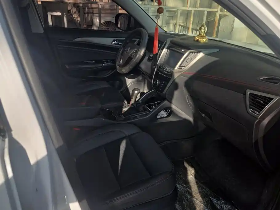 Photo 8 - Changan CS75