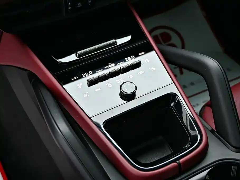 Porsche Cayenne New Energy 2024 Cayenne E-Hybrid 2.0T фото 17