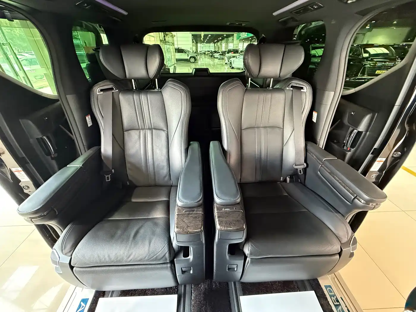 Toyota Vellfire 2021 2020 Twin Engine 2.5L HV Premium Edition
