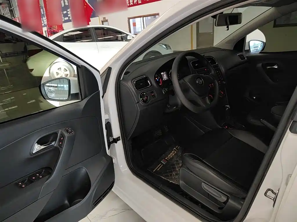 Volkswagen Polo 2014 1.4L Automatic Comfort Edition фото 16