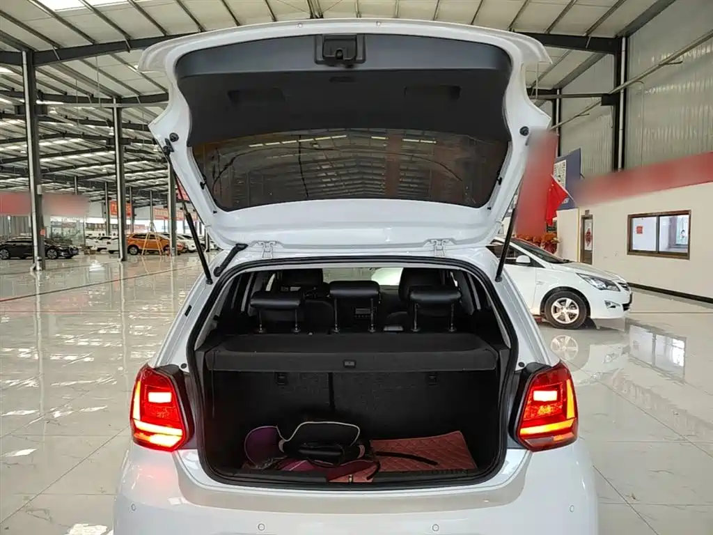 Volkswagen Polo 2014 1.4L Automatic Comfort Edition фото 19