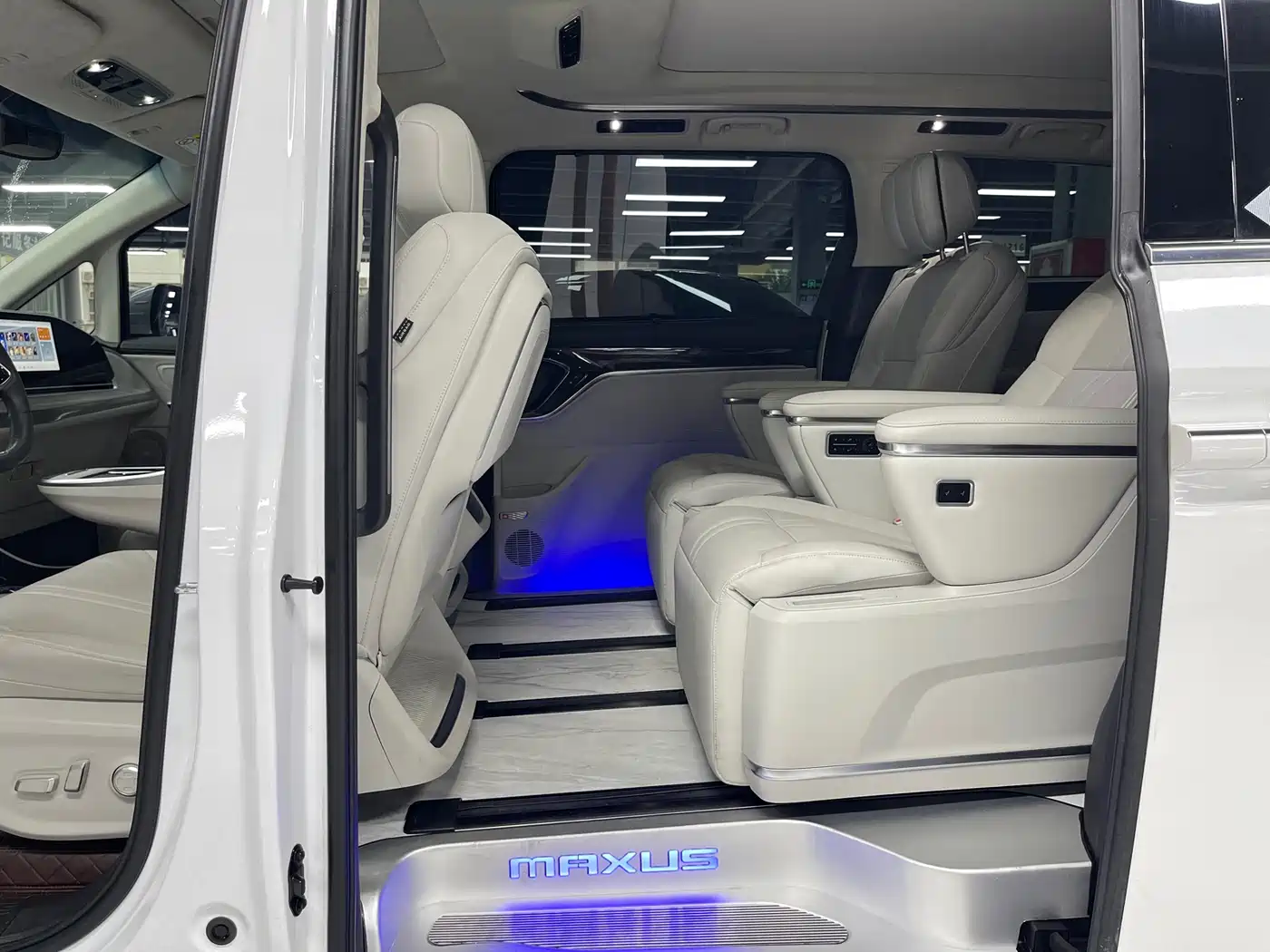 SAIC Maxus Dajia 9 2025 Super Hybrid Ultra-Long-Range Forest Edition 7-Seater фото 9