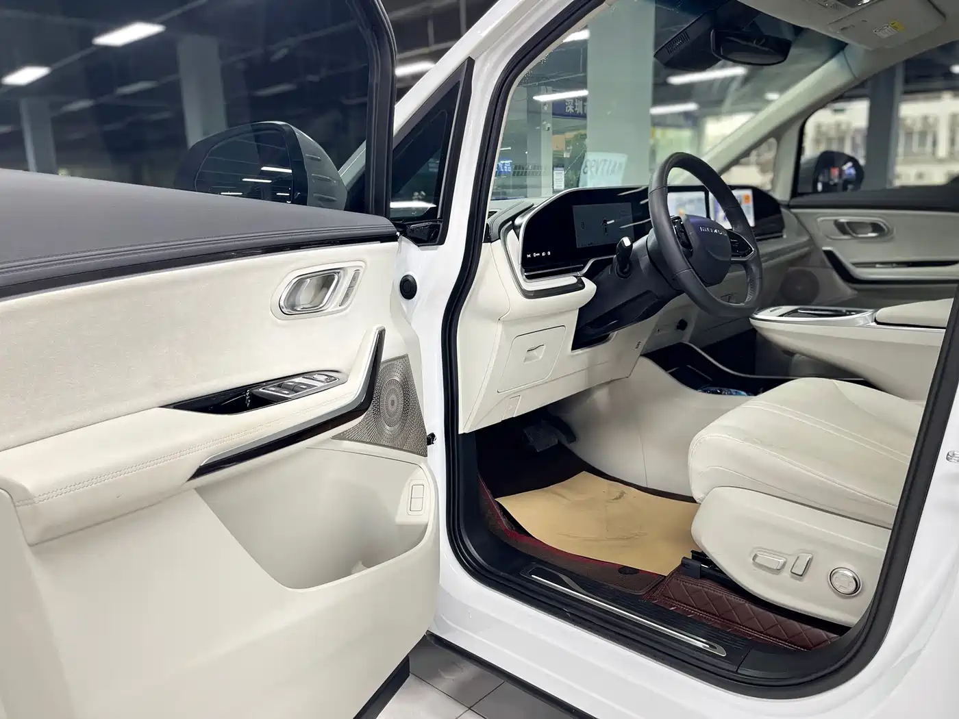 SAIC Maxus Dajia 9 2025 Super Hybrid Ultra-Long-Range Forest Edition 7-Seater фото 4