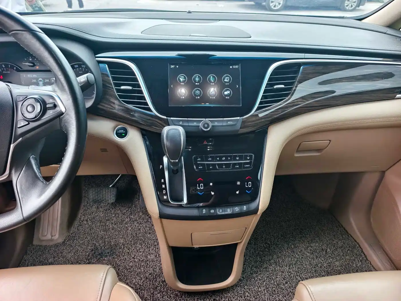 Buick GL8 2017 ES 28T Luxury China V фото 16