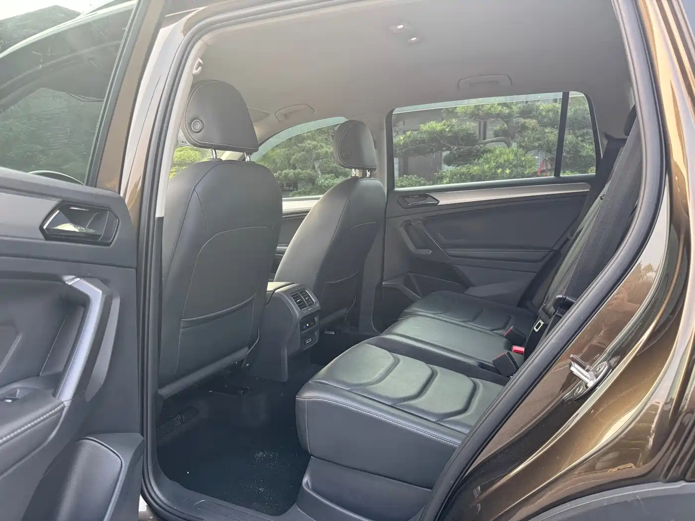 Photo 6 - Volkswagen Tiguan L