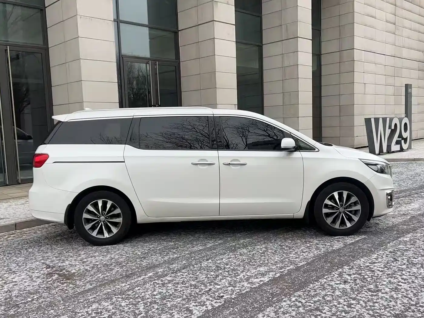 Kia Carnival (Import) 2015 3.3GDI Luxury Edition China IV фото 3