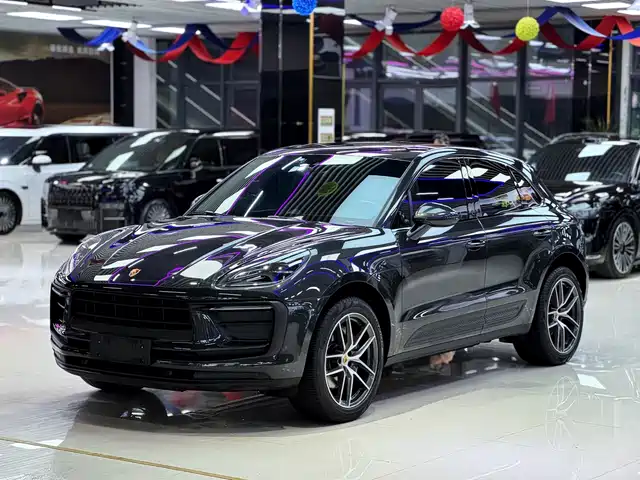 PORSCHE MACAN
