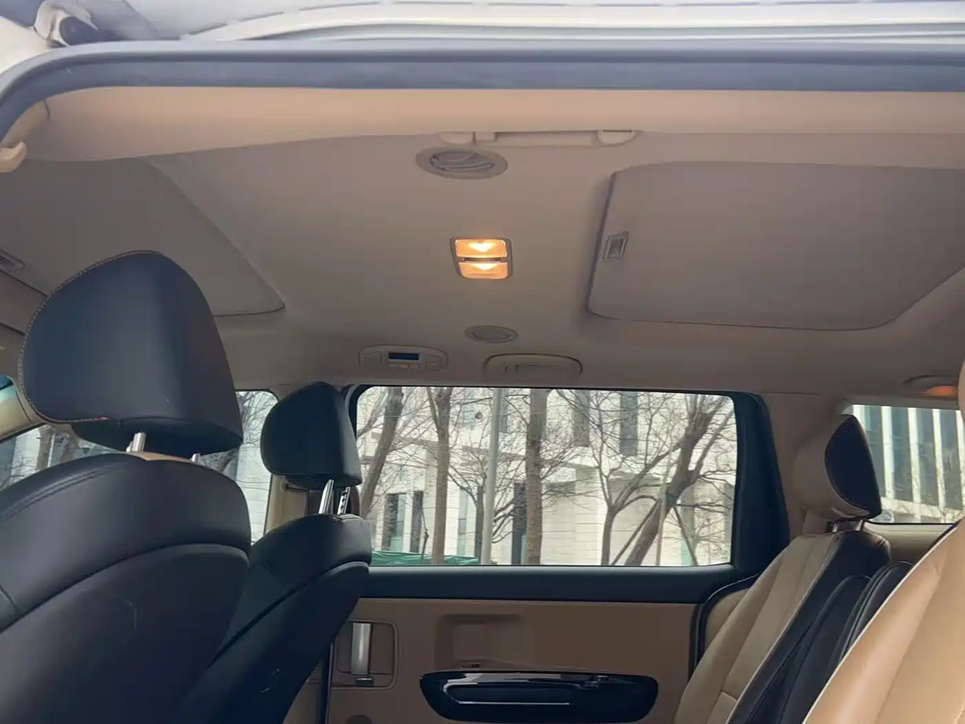 Kia Carnival (Import) 2015 3.3GDI Luxury Edition China IV фото 10