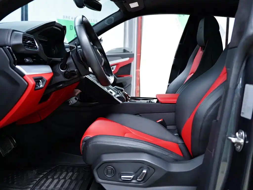 Фото 26 - Lamborghini Urus