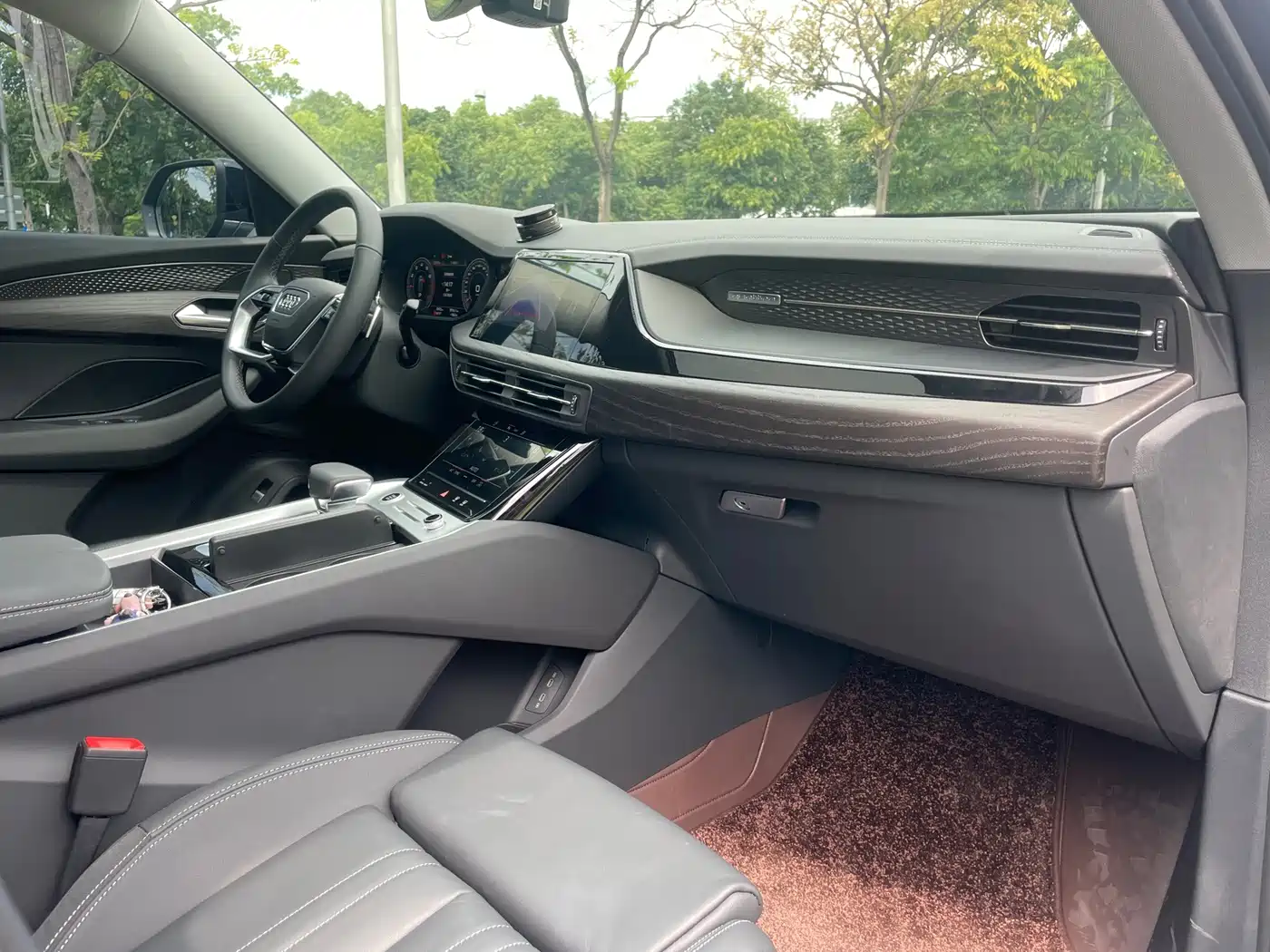Audi Q6 2025 2025 40 TFSI quattro Commemorative Edition Yulin Package 7-Seater
