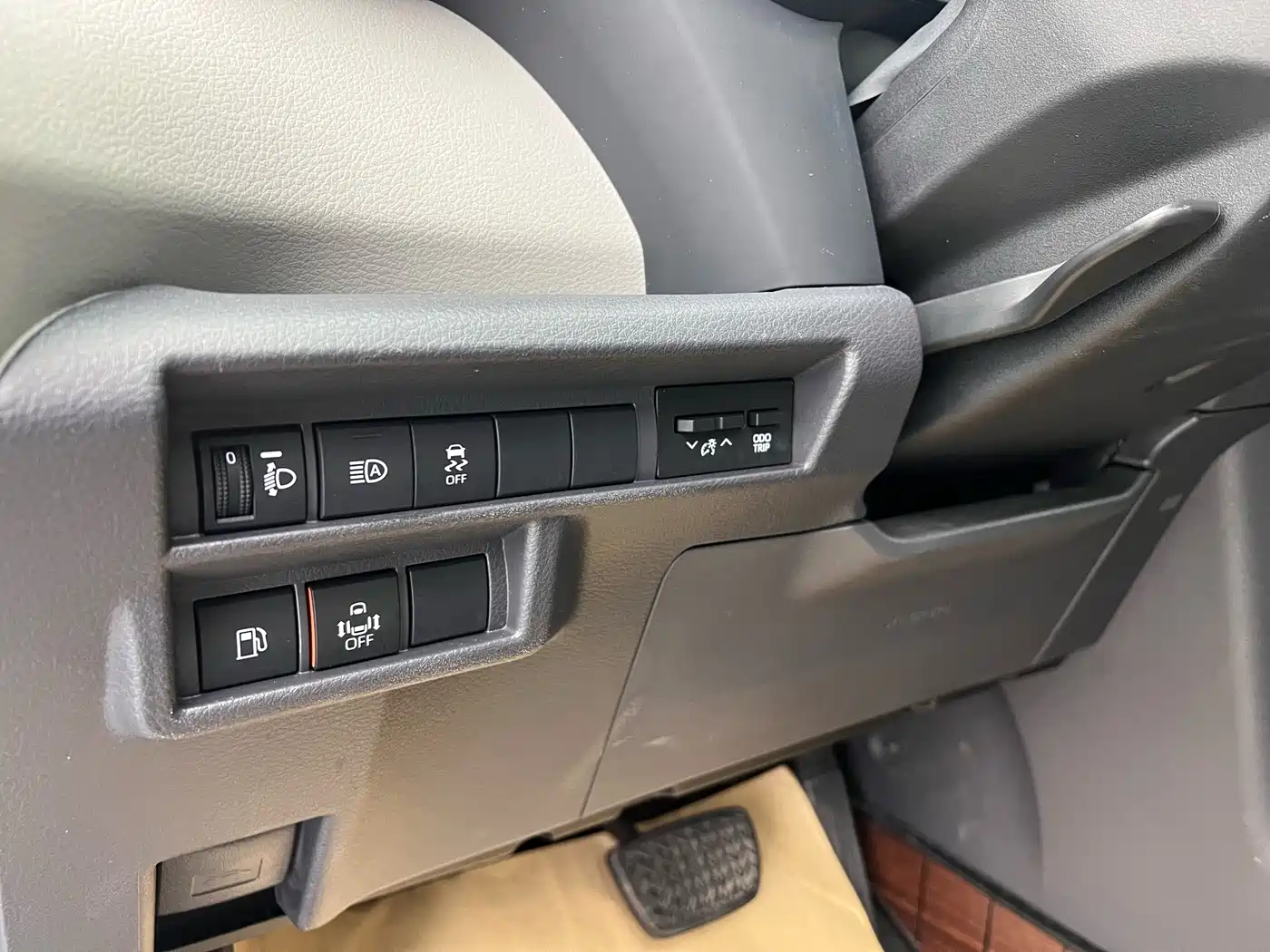 Toyota Granvia 2023 2.5L Hybrid Comfort Edition фото 6