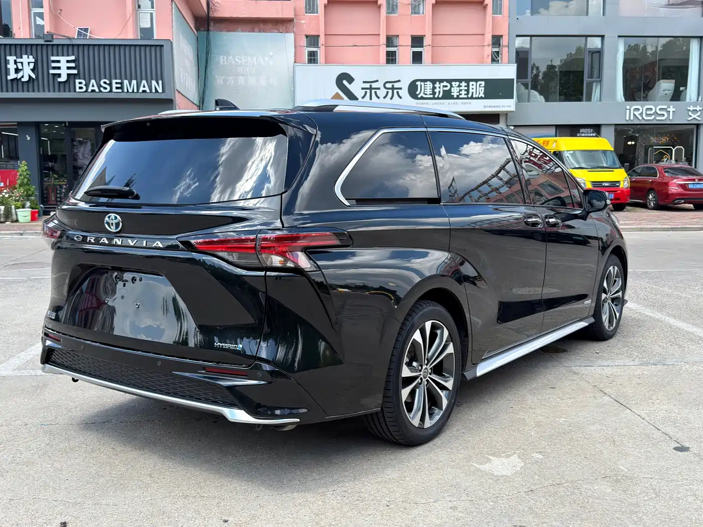 Toyota Granvia 2024 2023 2.5L Hybrid Prestige PLUS Edition