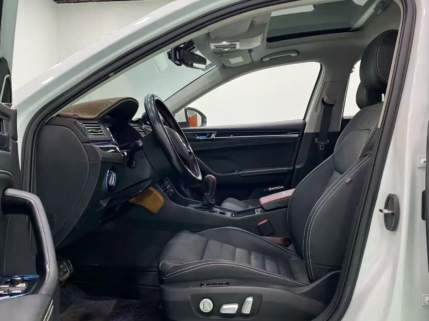 Photo 4 - Škoda Superb
