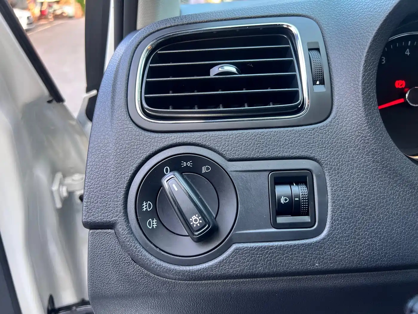 Volkswagen Polo 2016 1.6L Automatic Comfort фото 10