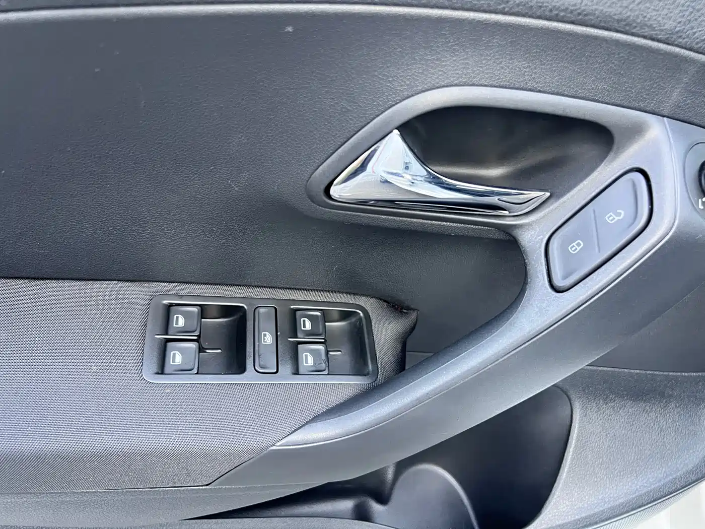 Volkswagen Polo 2016 1.6L Automatic Comfort фото 9