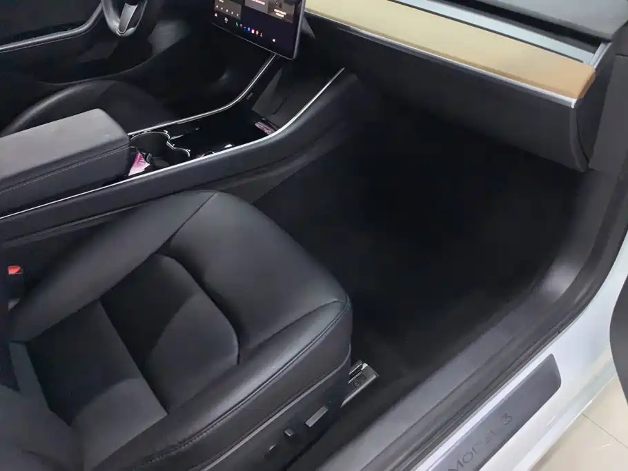 Фото 8 - Tesla Model 3