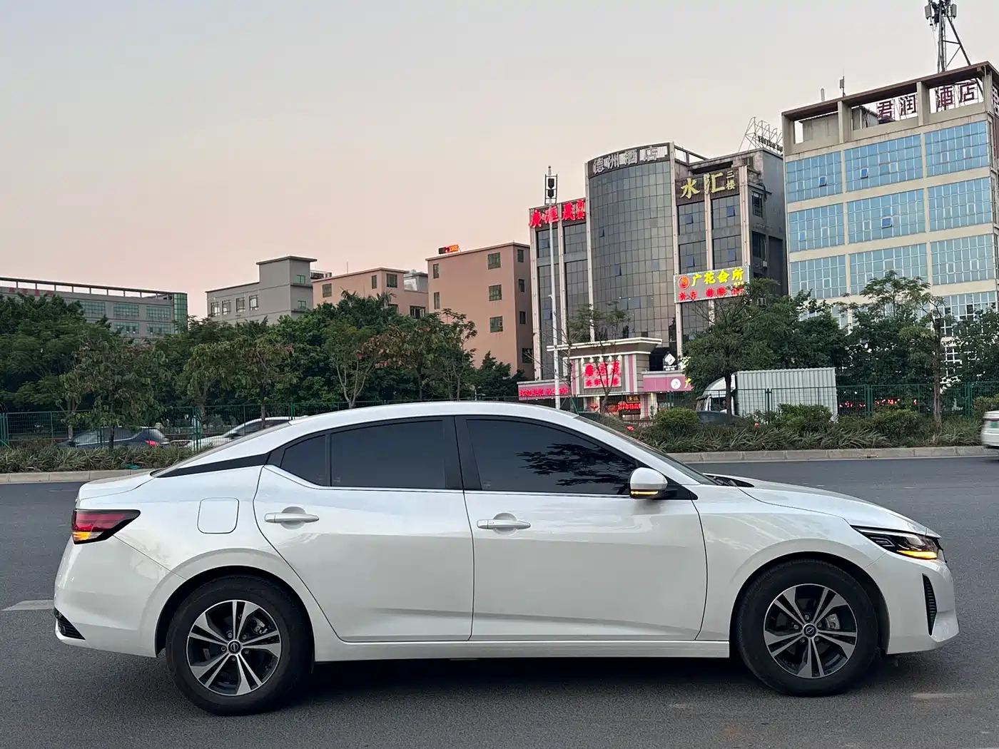 Nissan Sylphy 2025 2026 1.6L CVT Joy Edition