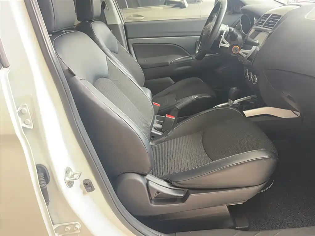 Peugeot 4008 (Import) 2013 2.0L 2WD Fashion фото 4