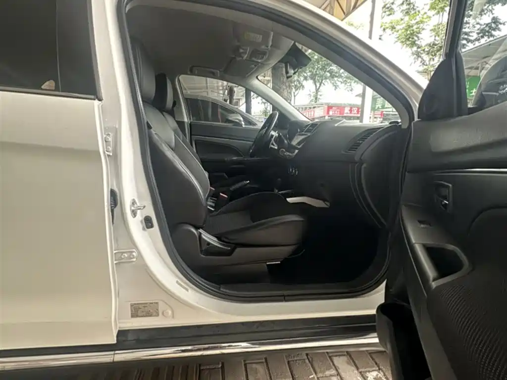 Peugeot 4008 (Import) 2013 2.0L 2WD Fashion фото 19
