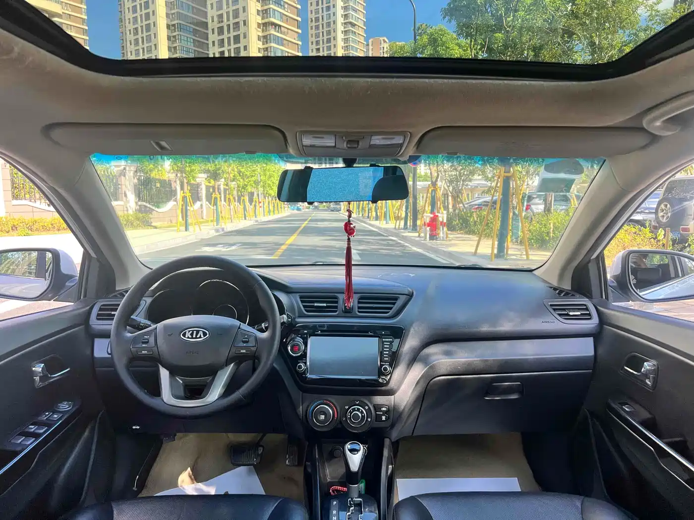Kia K2 2012 Sedan 1.4L AT Premium ECO Commemorative Edition фото 11