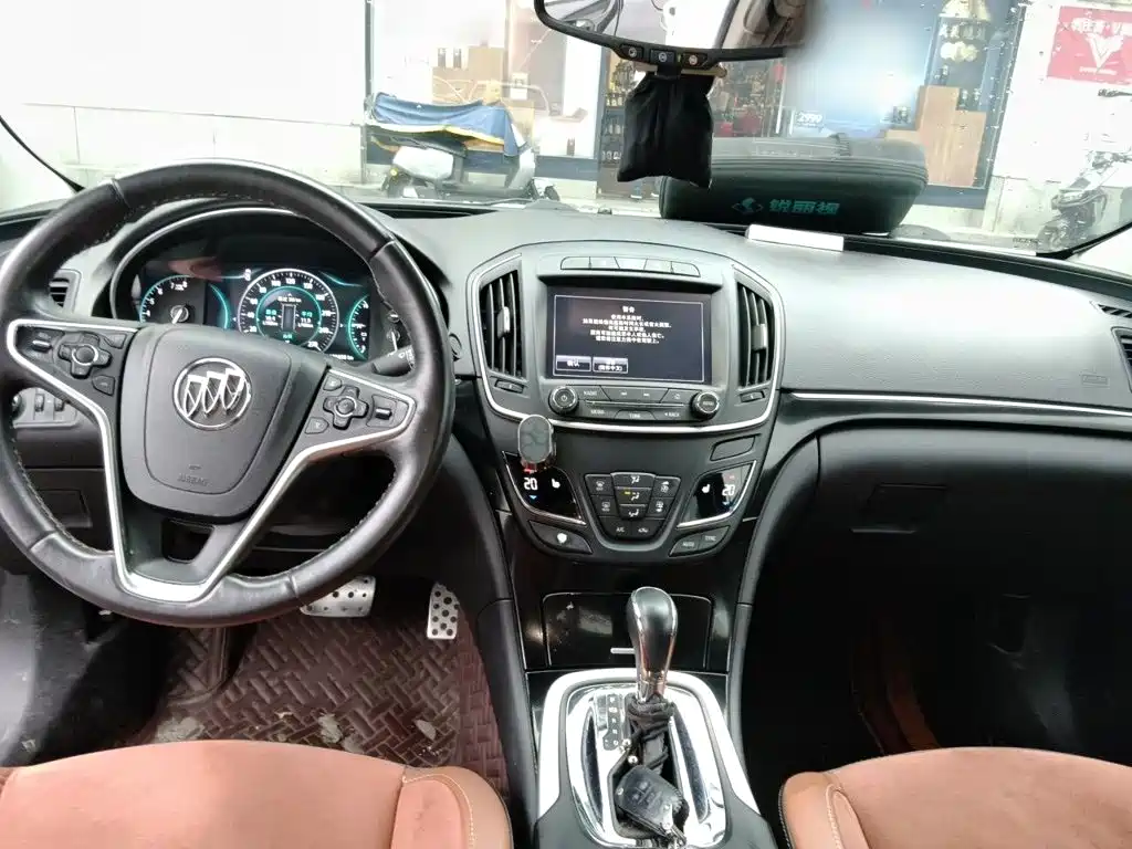 Photo 5 - Buick Regal