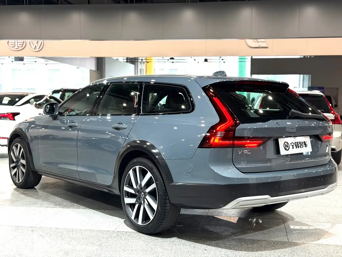 VOLVO V90
