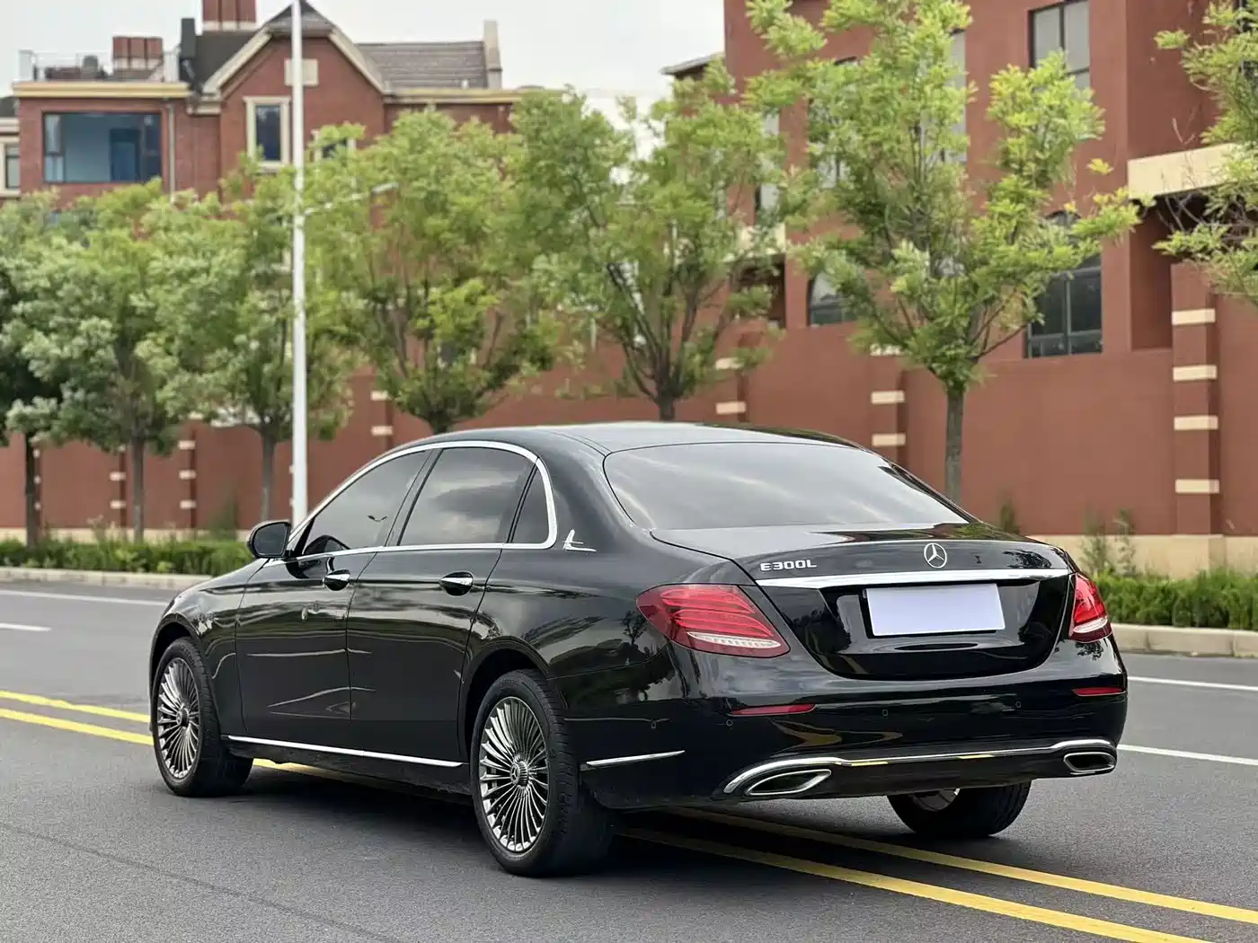 Mercedes-Benz E-Class 2019 E 260 L 4MATIC фото 9