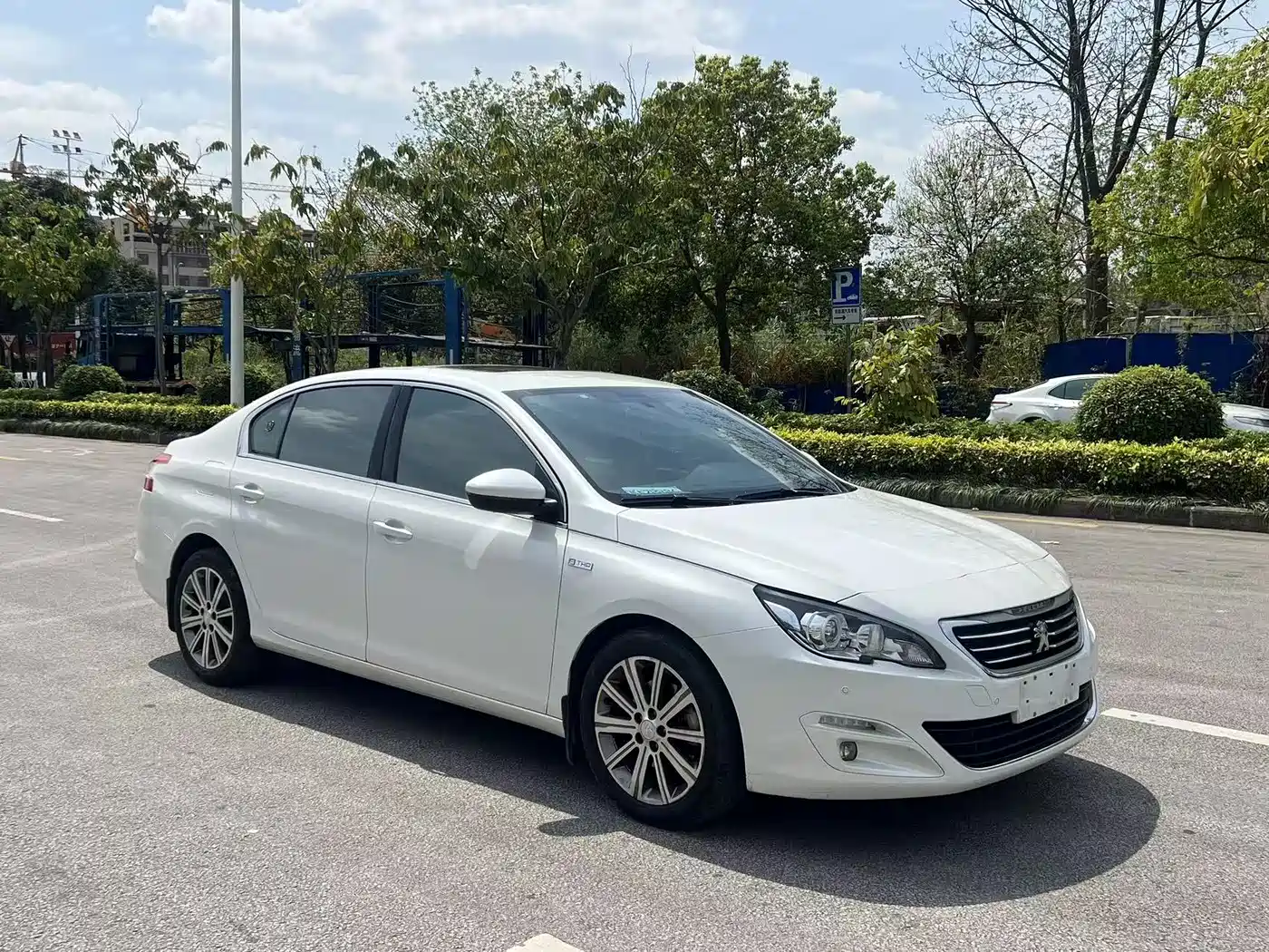 Peugeot 408 2016 1.6T Automatic Luxury Edition фото 3