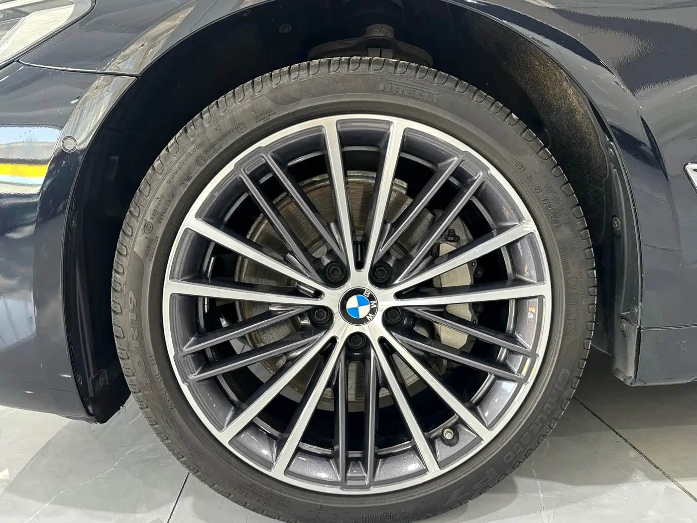 BMW 5 Series 2023 530Li Leading M Sport Package фото 18