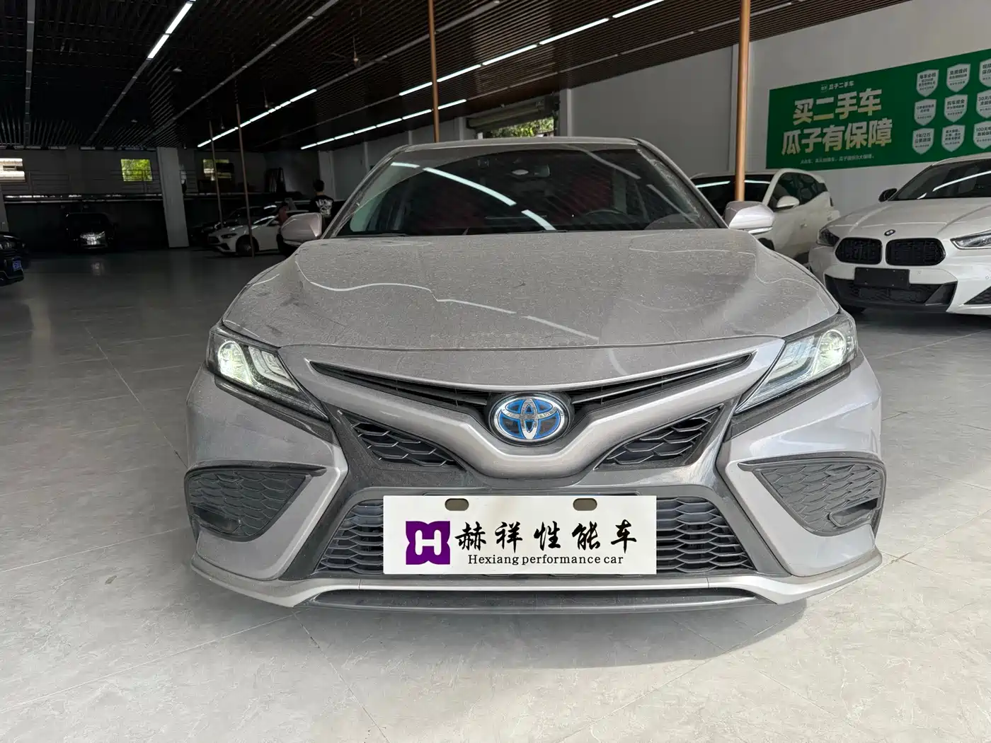 Фото 2 - Toyota Camry
