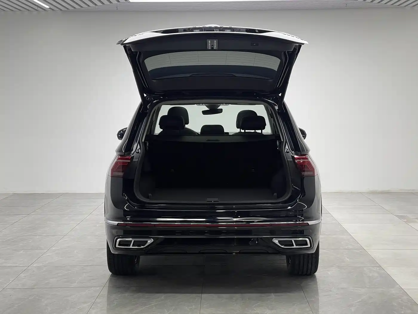 Volkswagen Tiguan L 2023 330TSI Auto 2WD R-Line Flagship Edition фото 10