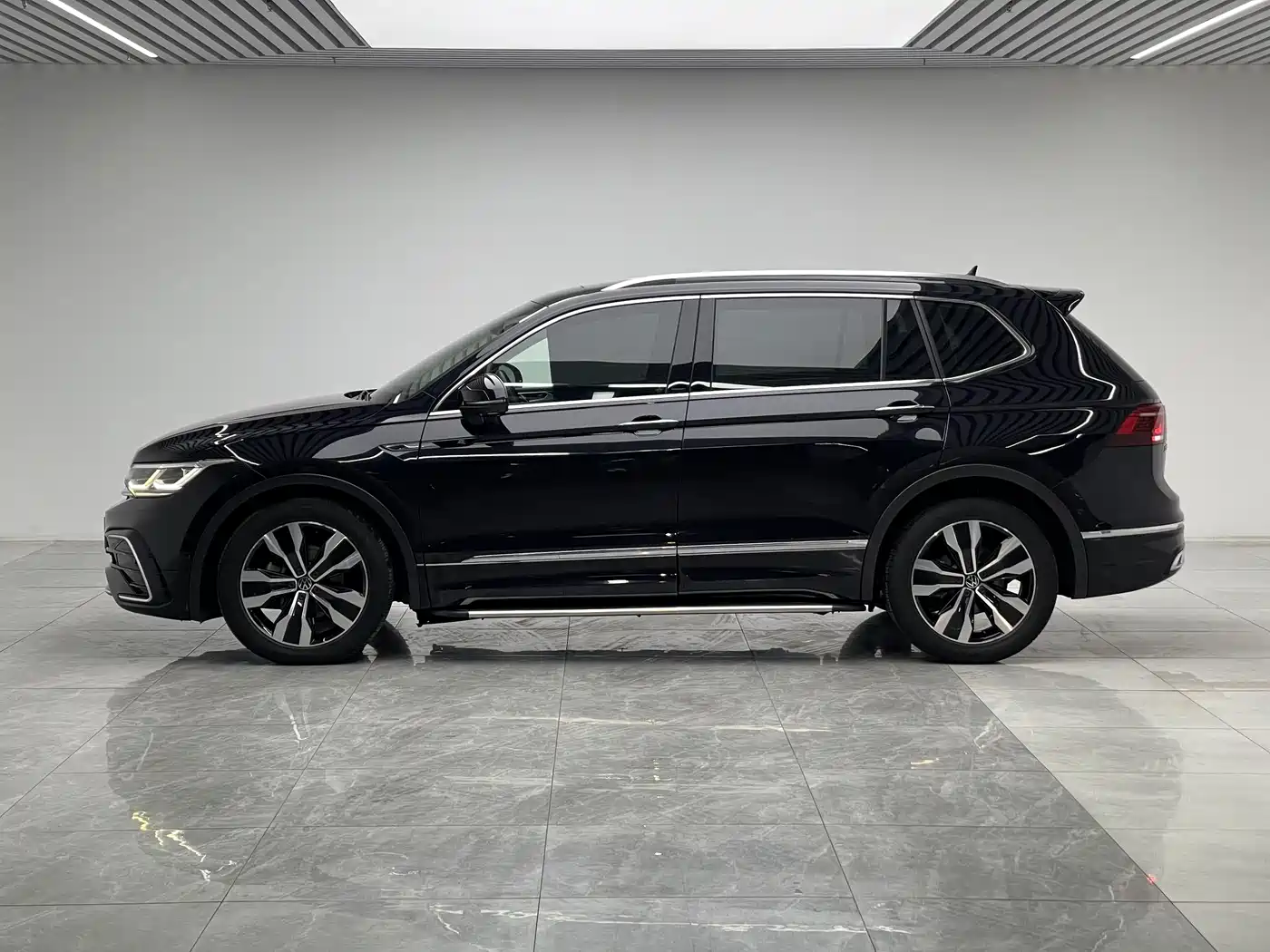 Volkswagen Tiguan L 2023 330TSI Auto 2WD R-Line Flagship Edition фото 7