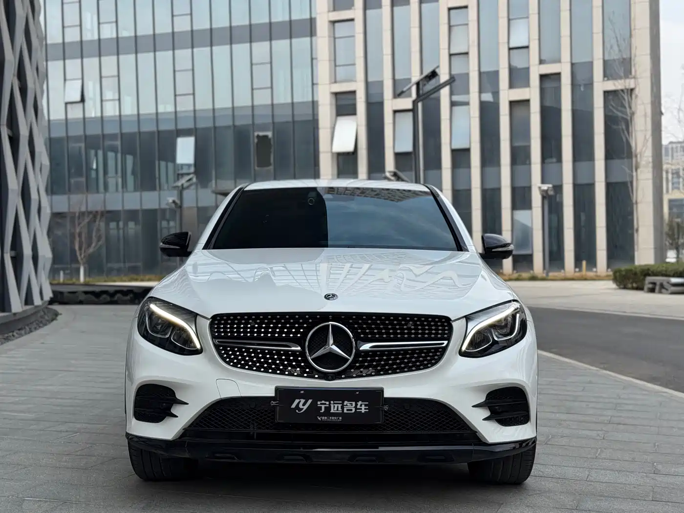 Mercedes-Benz GLC Coupe 2018 GLC 260 4MATIC Coupe SUV фото 2