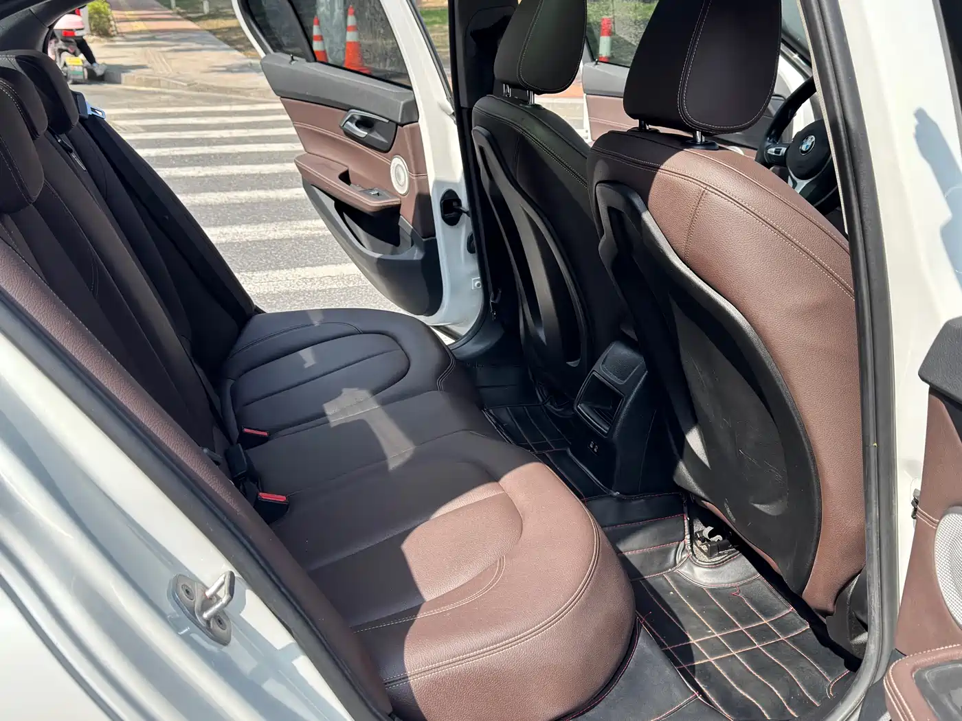 BMW 1 Series 2021 120i M Sport Shadow Edition фото 11