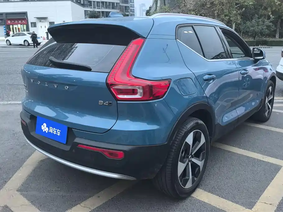 VOLVO XC40
